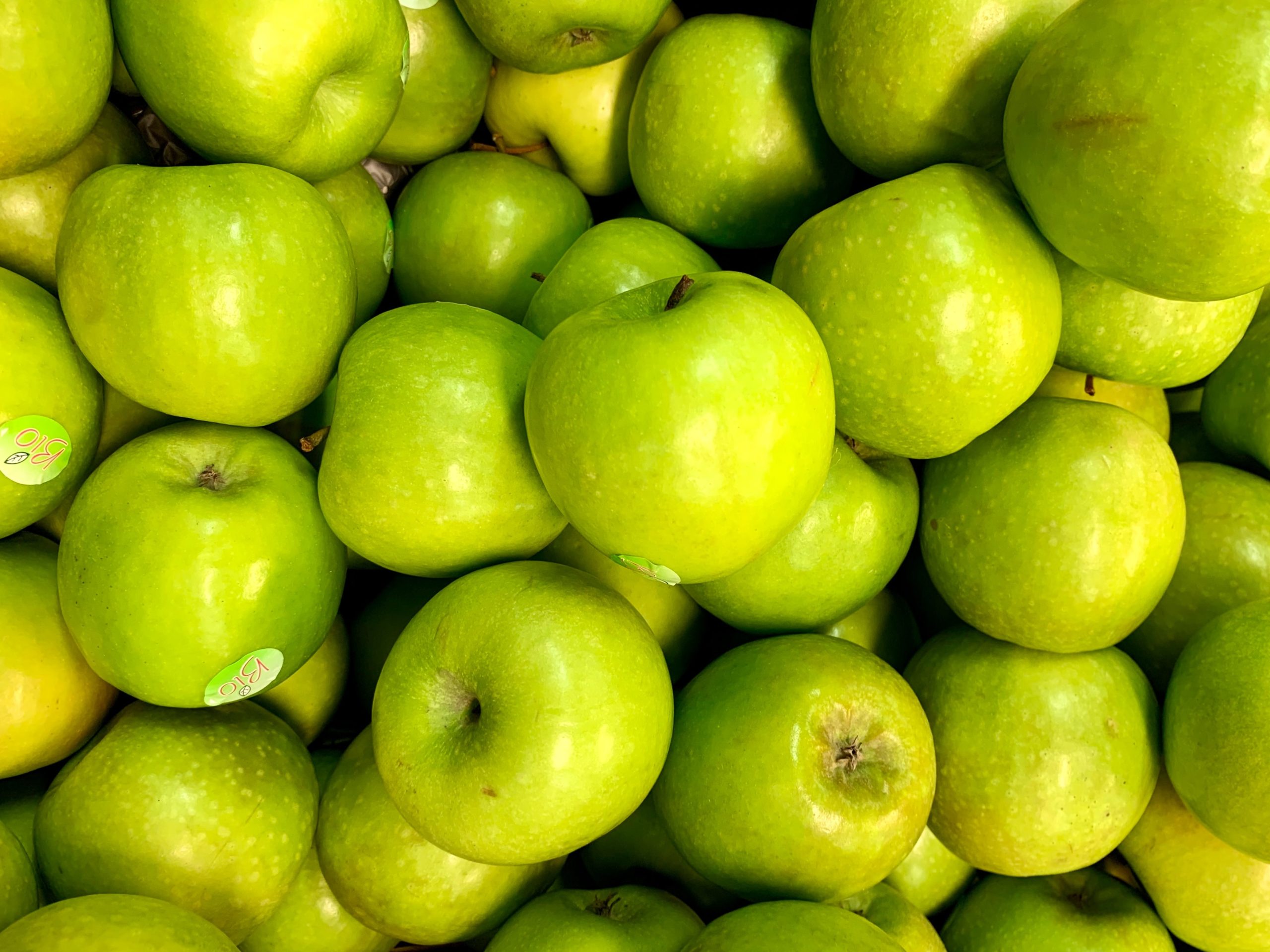 pile of green apples